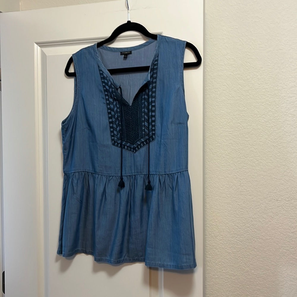 NWOT Talbots Women’s sleeveless blouse, size large.